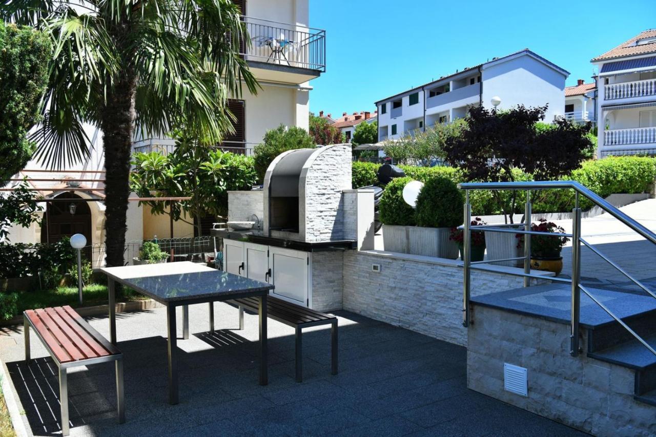 Apartments Mary Malinska Exterior photo
